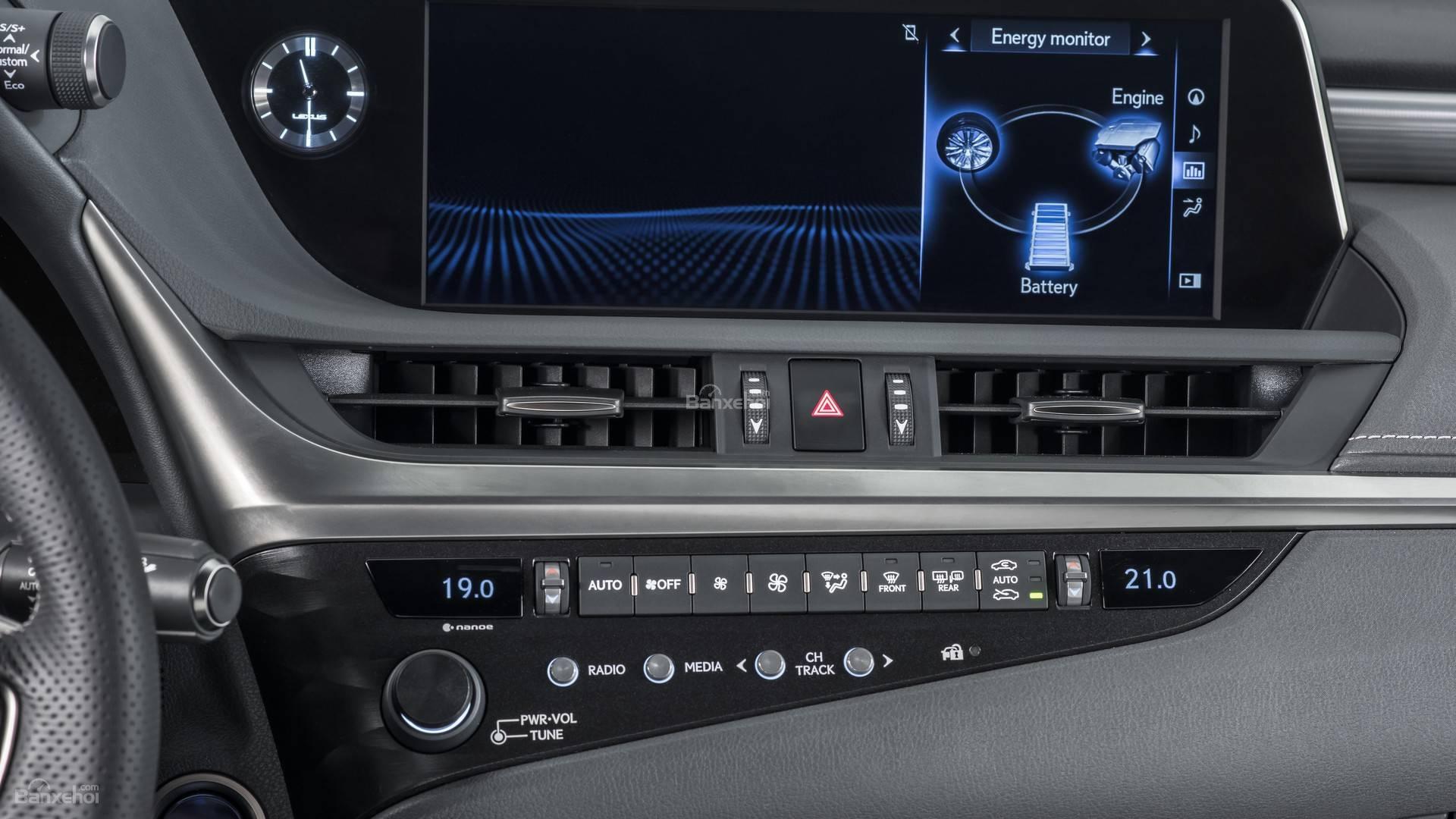 Đánh giá xe Lexus ES 2019 về trang bị tiện nghi 5a