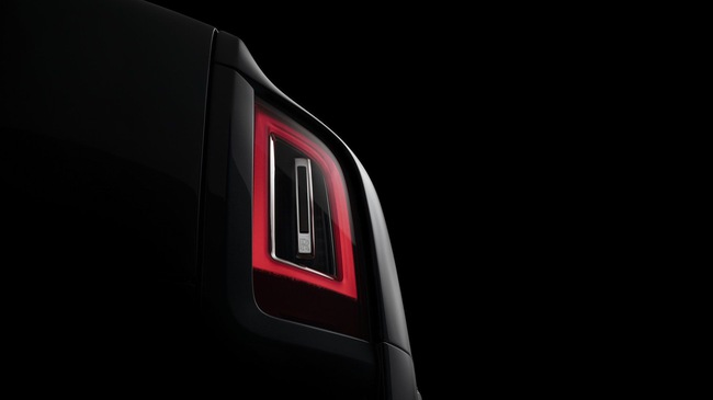 Rolls-Royce Cullinan hé lộ thiết kế đèn hậu trước ngày ra mắt