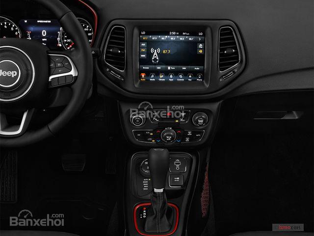 Đánh giá xe Jeep Compass 2018 về trang bị tiện nghi 2a