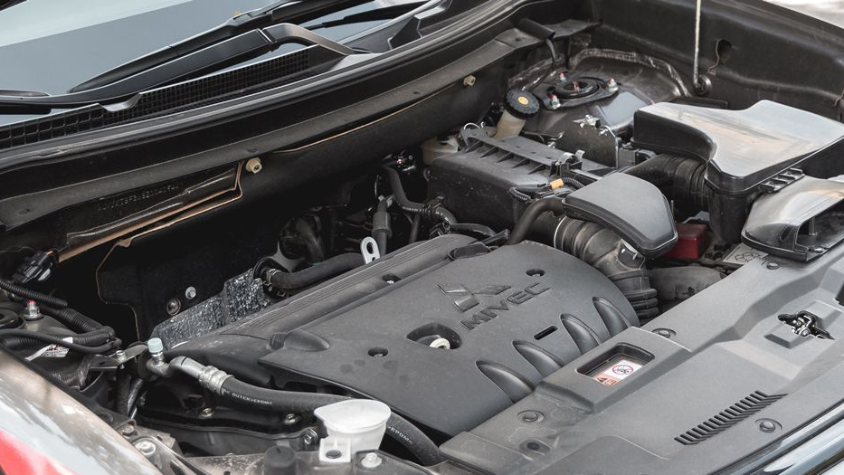Mazda CX-5 có sức mạnh vượt trội so với Mitsubishi Outlander 2 Mazda CX-5 có sức mạnh vượt trội so với Mitsubishi Outlander 3