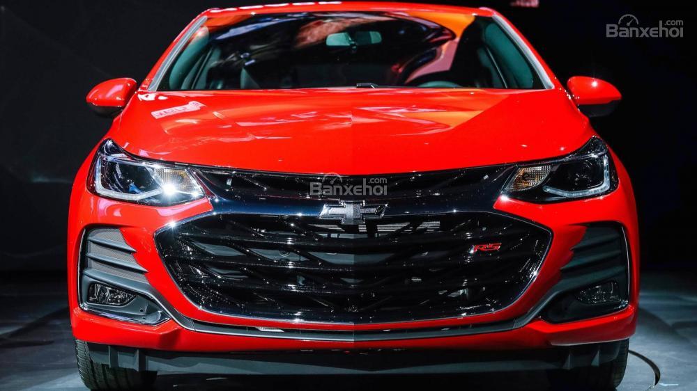 Đánh giá xe Chevrolet Cruze 2019 nâng cấp: Đầu xe.