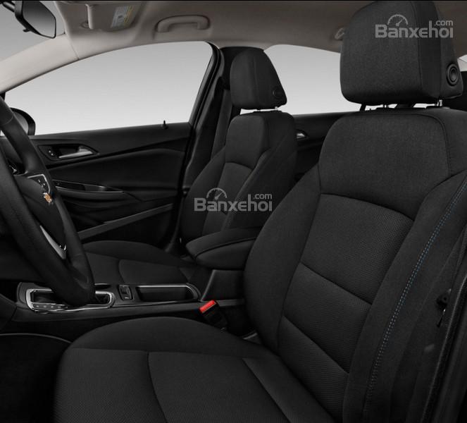 Đánh giá xe Chevrolet Cruze 2019 nâng cấp: Khoang nội thất: Hàng ghế trước.