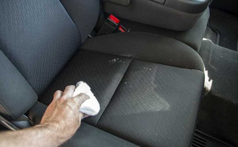 Cách làm sạch ghế nỉ xe ô tô tại nhà