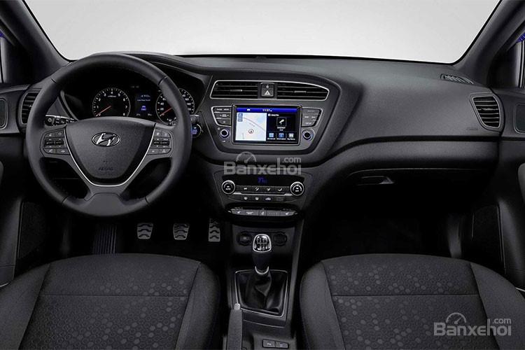 Đánh giá xe Hyundai i20 2019: Khoang nội thất xe.