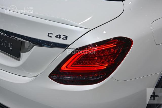 Đánh giá xe Mercedes-Benz C-Class 2019: Đèn hậu LED tiêu chuẩn.