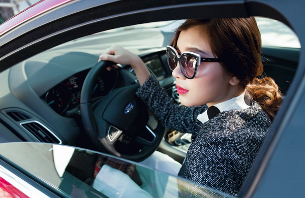 Phái nữ lái xe an toàn (2)