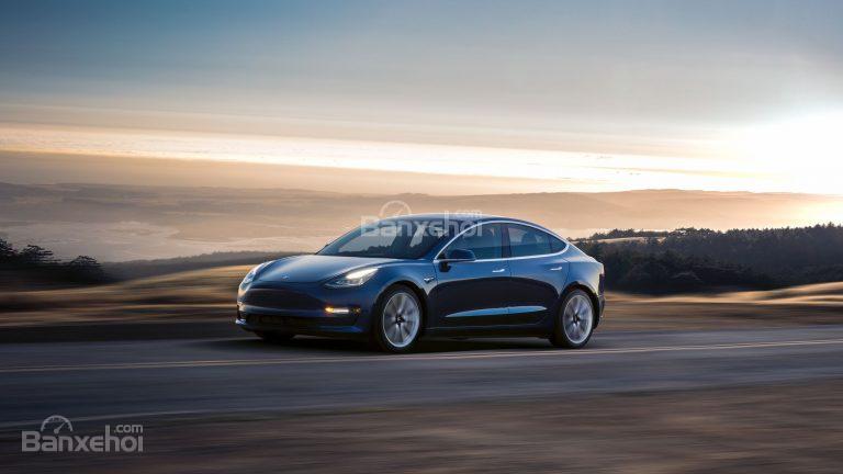 Tesla Model 3 lần đầu đạt sản lượng 500 xe/ngày.