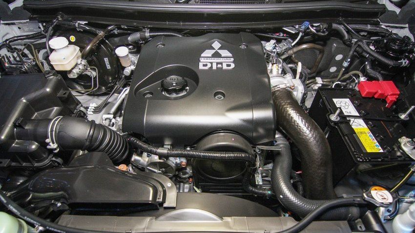 Chevrolet Colorado 2018 và Mitsubishi Triton 2018 đều sử dụng động cơ 1.5l Chevrolet Colorado 2018 và Mitsubishi Triton 2018 đều sử dụng động cơ 1.5l.