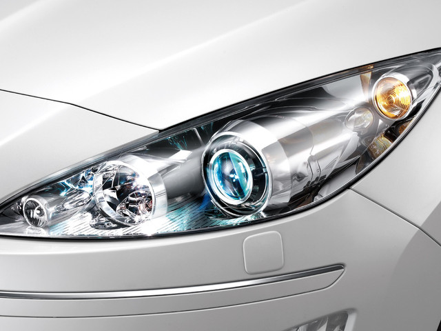 Đánh giá Peugeot 408 2018: Đèn pha dạng LED vuốt ngược 1