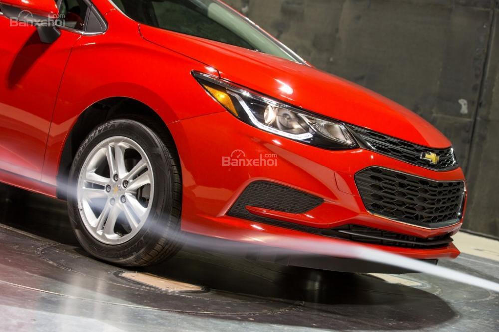 Chevrolet Cruze dính án triệu hồi do lỗi rò rỉ nhiên liệu - 1