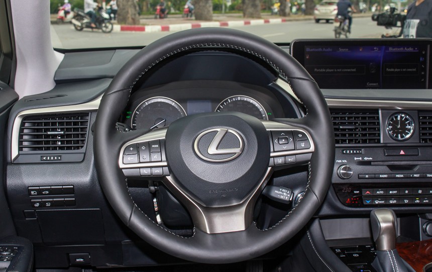 Lexus RX350L 7 chỗ cập bến Việt Nam lần đầu tiền với giá gần 5 tỷ đồng - Ảnh 6.