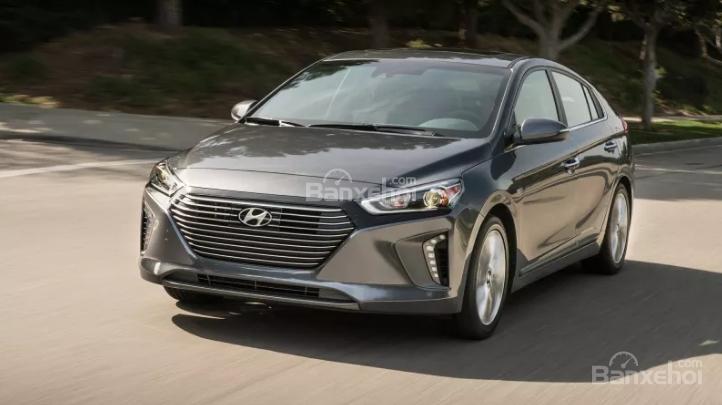 Hyundai Ioniq 2019 cập nhật thêm nhiều trang bị an toàn mới z