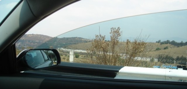 Chăm mở cửa kính đón khí lành vào xe ô tô của bạn