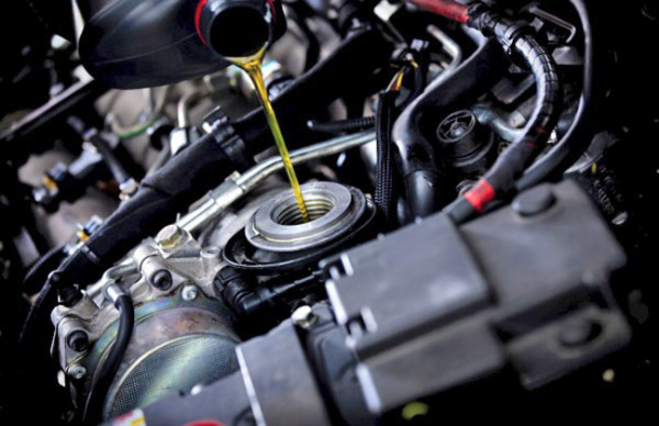 Kiểm tra động cơ xe ô tô thường xuyên để xe bền hơn
