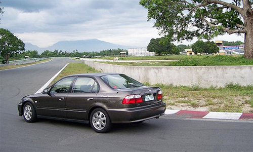 Kỹ thuật vào cua tốc độ cao an toàn nhất.