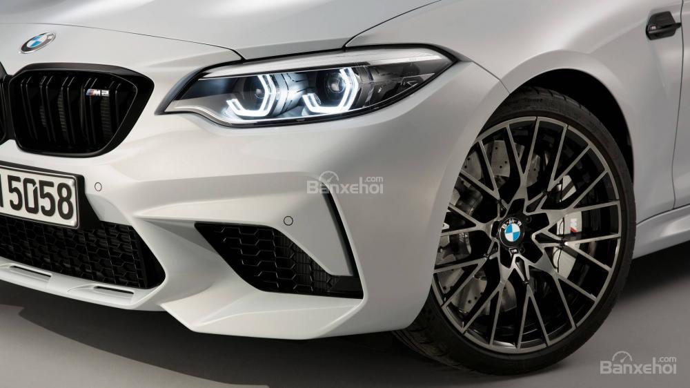 Đánh giá xe BMW M2 Competition 2019: Đèn pha.