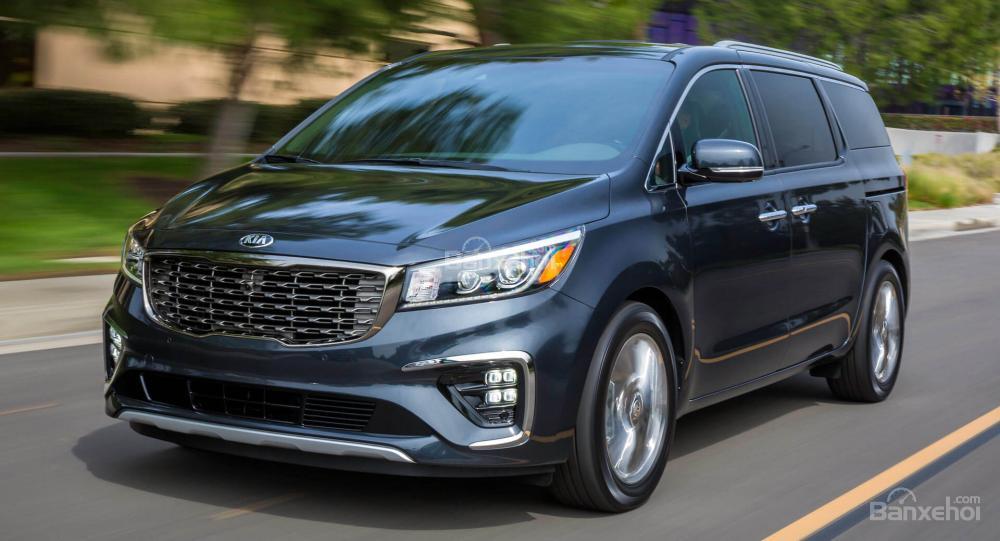 Dính lỗi cửa trượt nguy hiểm, Kia Sedona lãnh án triệu hồi - 1