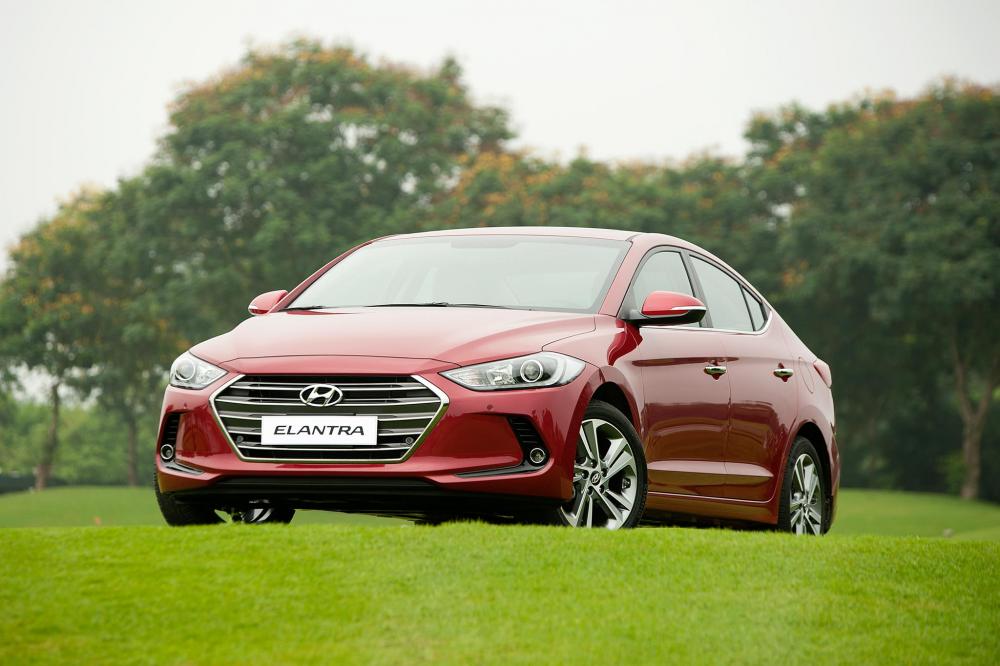 So sánh xe Hyundai Elantra 2018 và Kia Cerato 2018 về thiết kế 2.