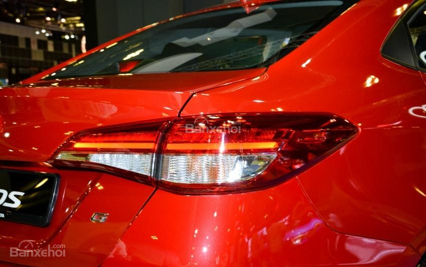 Đánh giá xe Toyota Vios 2018: Đèn hậu.