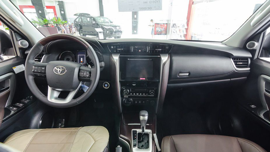 So sánh Nissan Terra 2018 và Toyota Fortuner 2018 về nội thất 1 So sánh Nissan Terra 2018 và Toyota Fortuner 2018 về nội thất 2