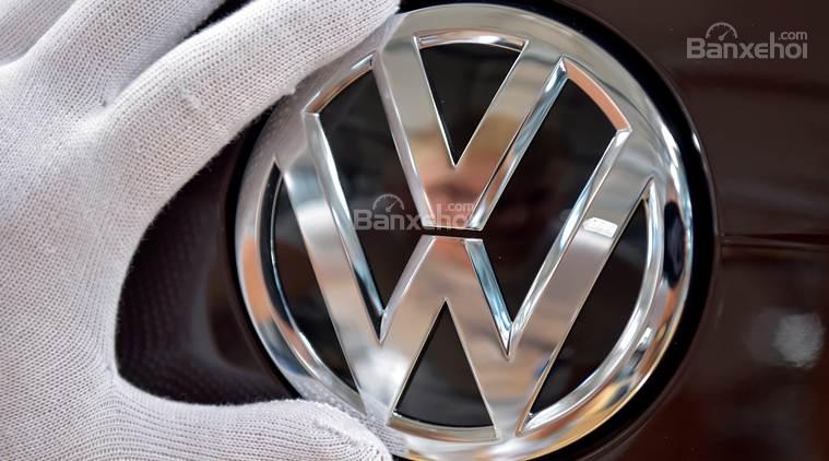 Volkswagen bị phạt 1 tỷ Euro vì gian lận khí thải - 1