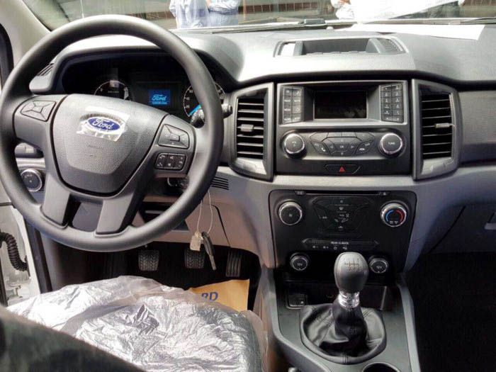 Ford Everest Ambiente MT xuất hiện trong bảng sản phẩm của hãng, giá đặt cọc từ 850 triệu - Ảnh 2.