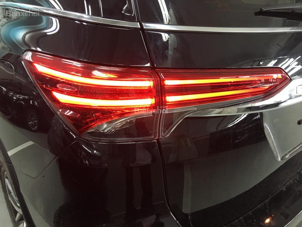 Đánh giá xe Toyota Fortuner 2018 máy dầu số sàn 2.4G 4x2: Đèn hậu LED..