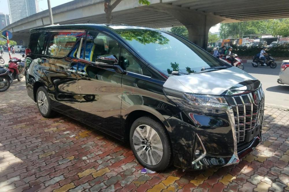 Toyota Alphard 2018 đầu tiên tại Việt Nam nhập khẩu tư nhân, giá đắt gấp đôi chính hãng.