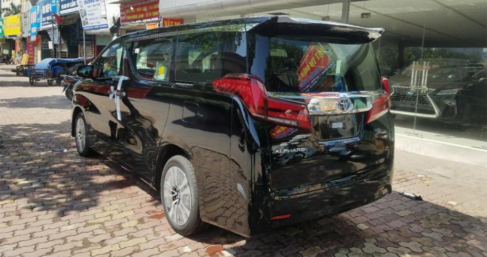 Toyota Alphard 2018 đầu tiên tại Việt Nam nhập khẩu tư nhân, giá đắt gấp đôi chính hãng - Ảnh 2.