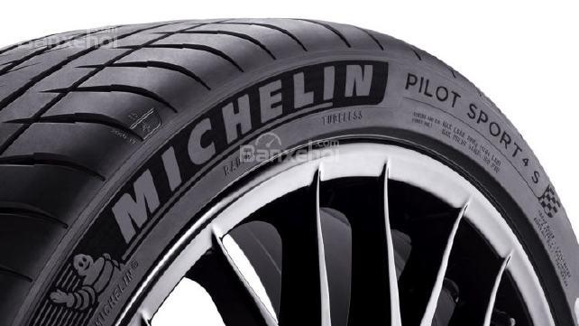 Michelin phát triển lốp xe có thể di chuyển với vận tốc gần 500 km/h.