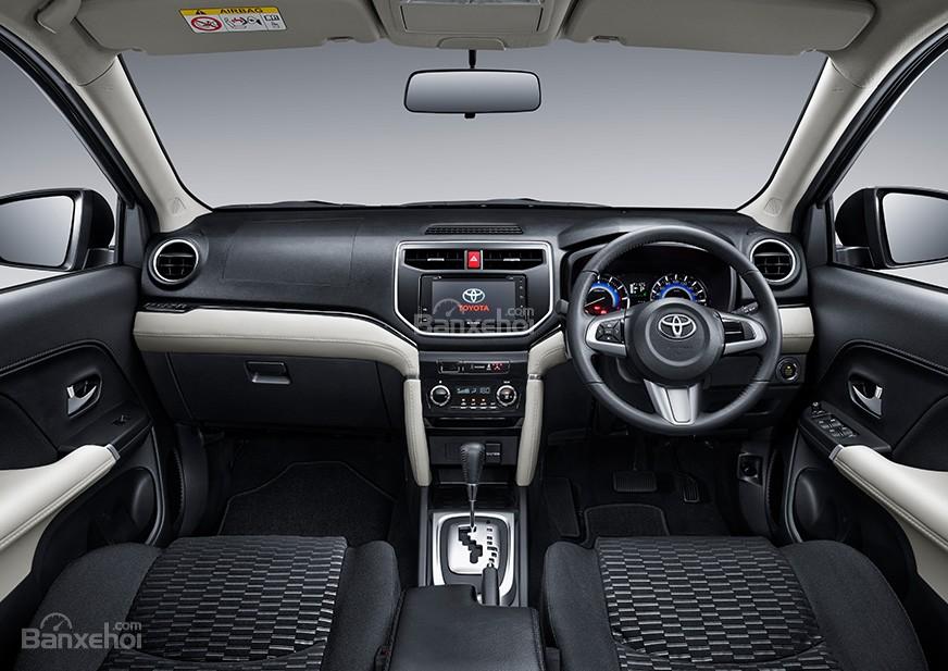 Khoang nội thất của Toyota Rush TRD Sportivo 2018.