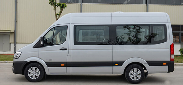 So sánh xe Ford Transit và Hyundai Solati về thân xe 3