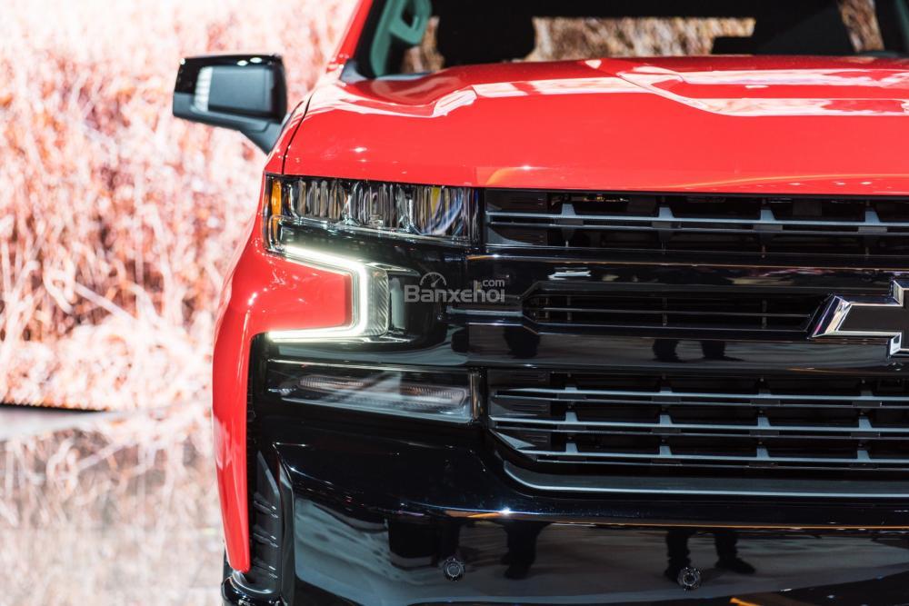 Đánh giá xe Chevrolet Silverado 1500 2019: Đèn pha.
