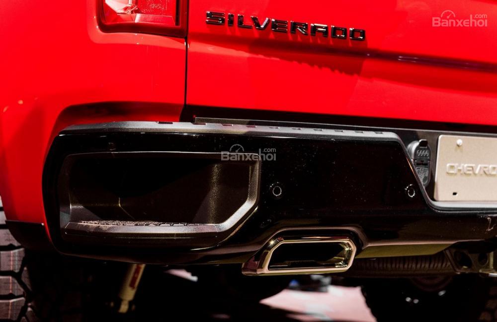 Đánh giá xe Chevrolet Silverado 1500 2019: Móc kéo đuôi xe.