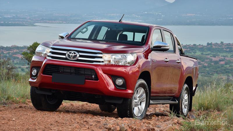 Đầu xe Toyota Hilux 2017 cũ.