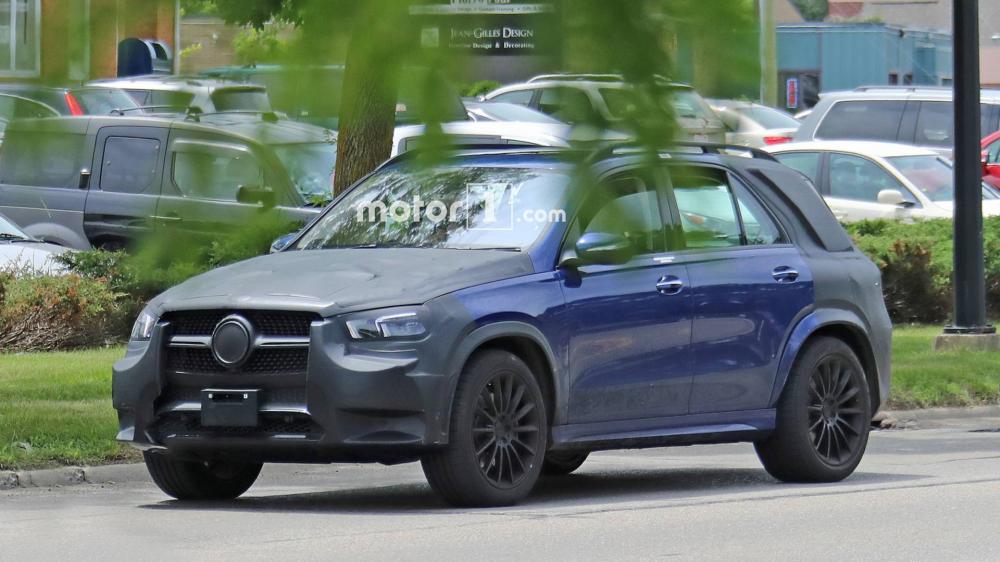 Khoang lái của Mercedes–Benz GLE 2019 đã lộ diện với hàng loạt tính năng mới a3
