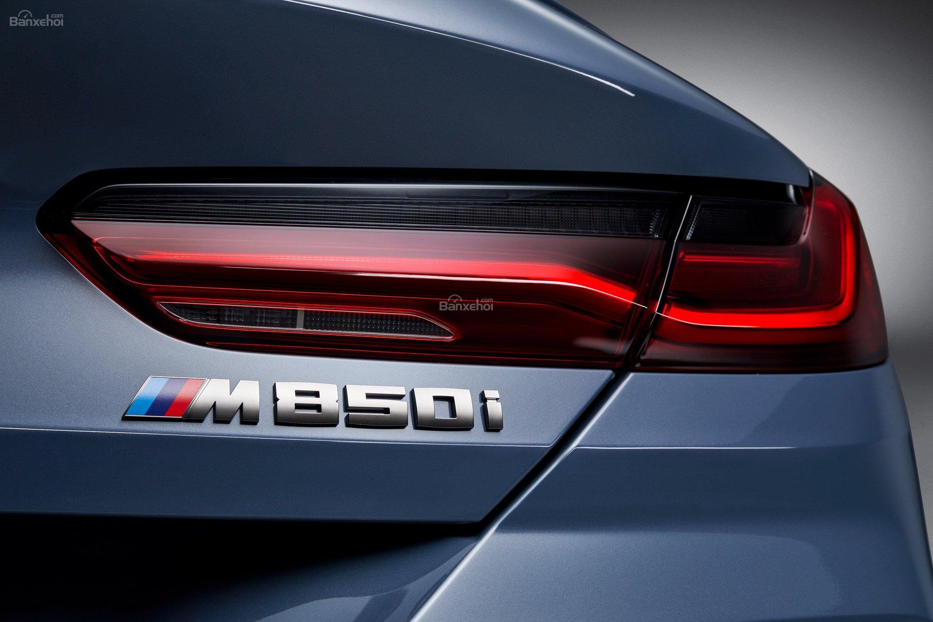 Đánh giá xe BMW 8-Series 2019: Logo bản hiệu suất M850i z
