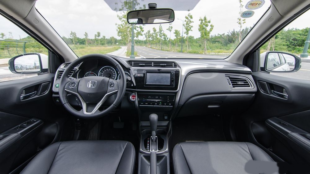 So sánh xe Toyota Vios 1.5G 2018 và Honda City 1.5 TOP 2018 về khoang cabin1.