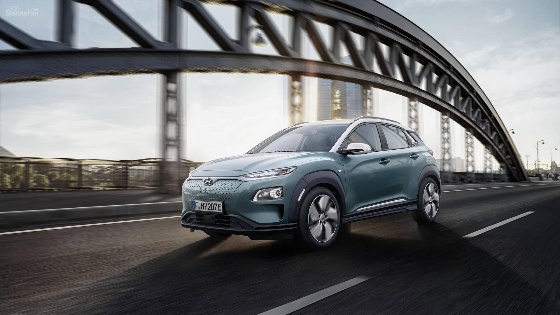 Sắp về Việt Nam, Hyundai Kona Electric 2018 hét giá 24.995 bảng tại Anh z