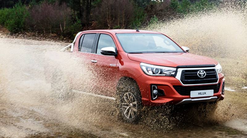 Toyota Hilux 2018 tăng giá thêm 22 triệu đồng..