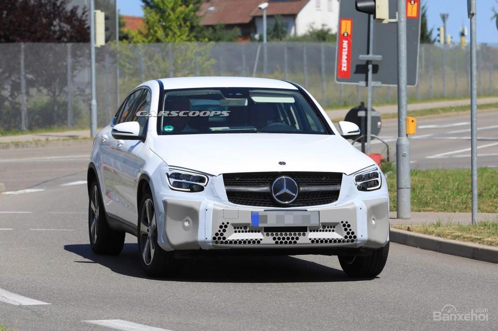 Mercedes GLC Coupe facelift lộ ảnh chạy thử gần như không che​ - 1