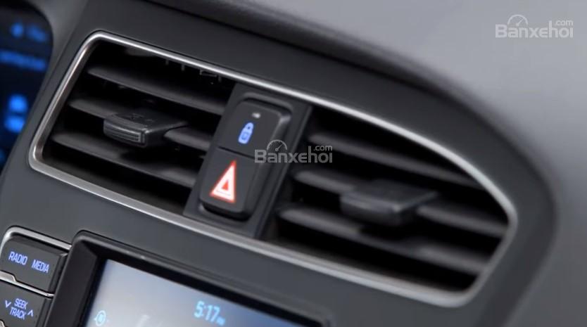 Đánh giá xe Hyundai i20 Active 2018: Cửa điều hòa.