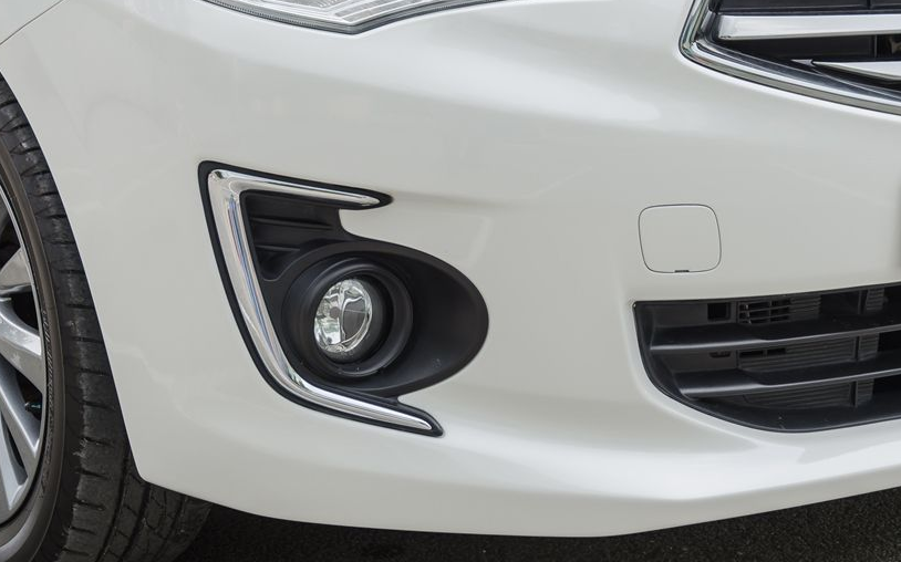 Đánh giá xe Mitsubishi Attrage 2018 CVT: Đèn sương mù 1