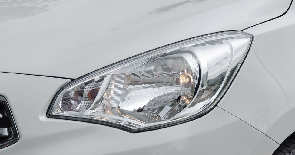 Đánh giá xe Mitsubishi Attrage 2018 CVT: Đèn pha 1