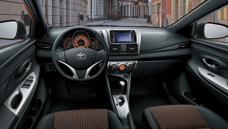 so sánh xe Toyota Yaris G 2018 và Mazda 2 2018 hatchback về khoang cabin 1 so sánh xe Toyota Yaris G 2018 và Mazda 2 2018 hatchback về khoang cabin 1 .