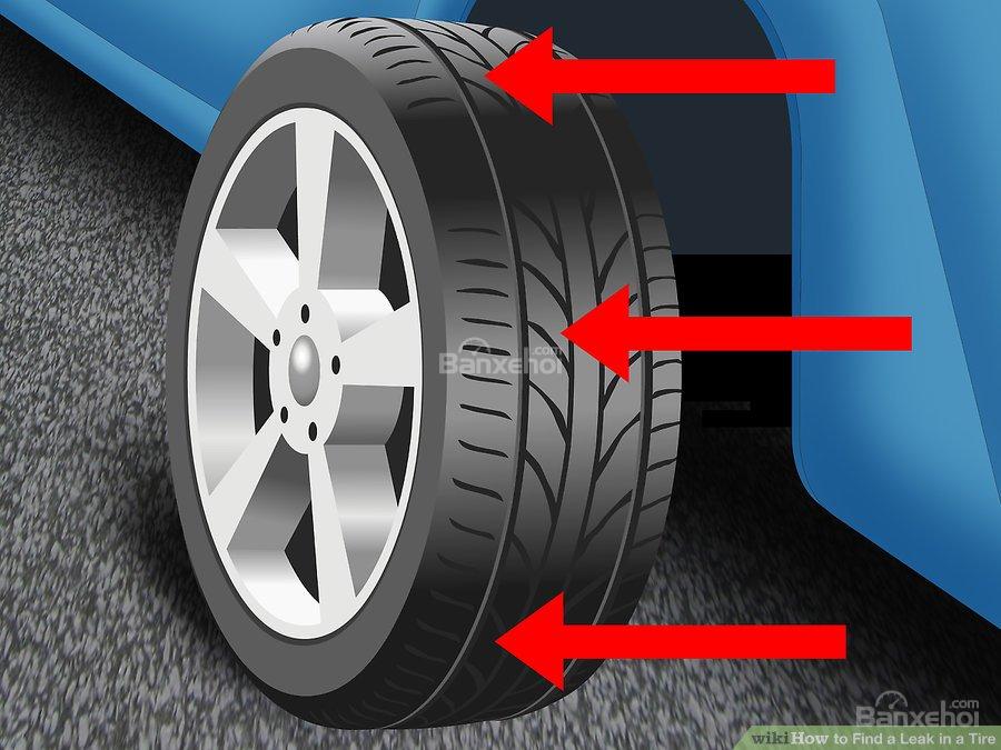 Kiểm tra lốp ô tô bị rò rỉ hơi