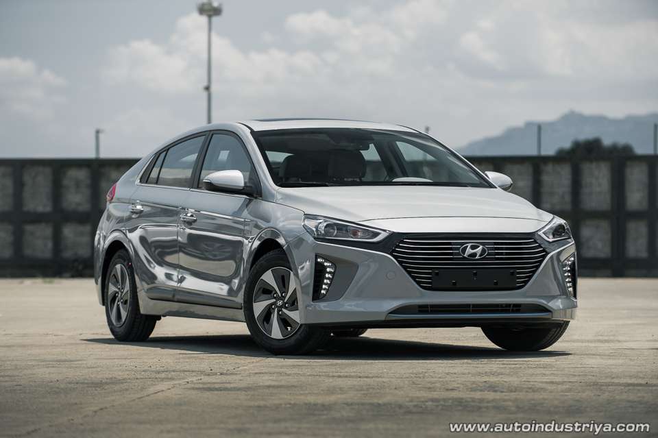 Hyundai Ioniq chạy hoàn toàn bằng điện có giá 807 triệu đồng - 1