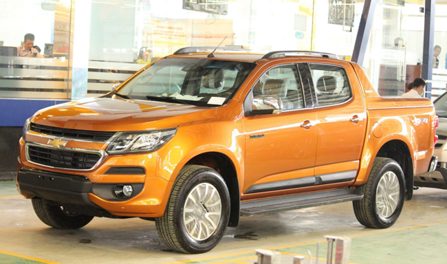 Chevrolet Colorado màu Orange Crush