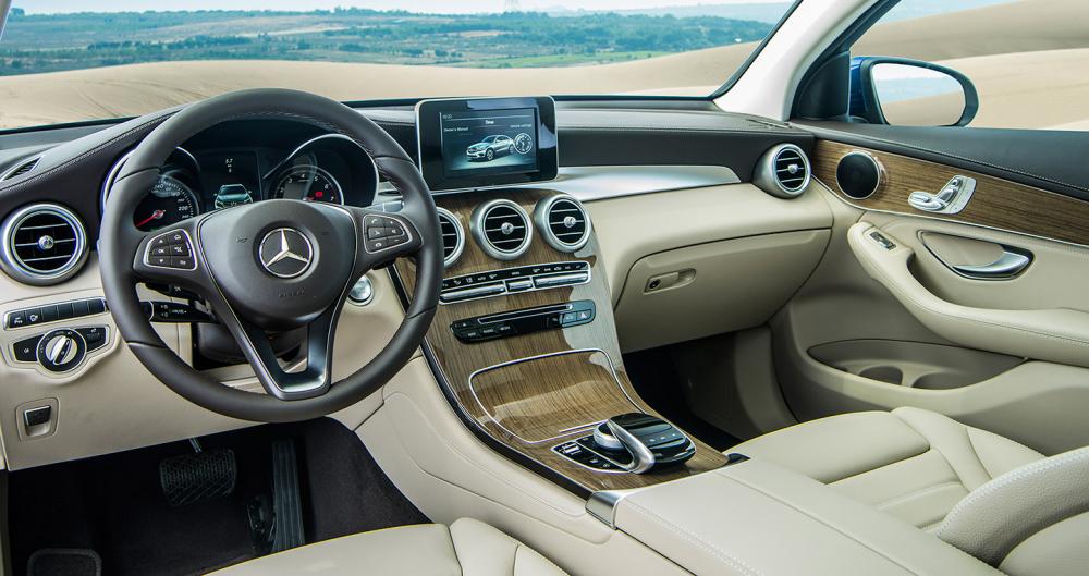Nội thất của Mercedes-Benz GLC 300 4MATIC Coupe 2018 không có sự đột phá, mới lạ 1