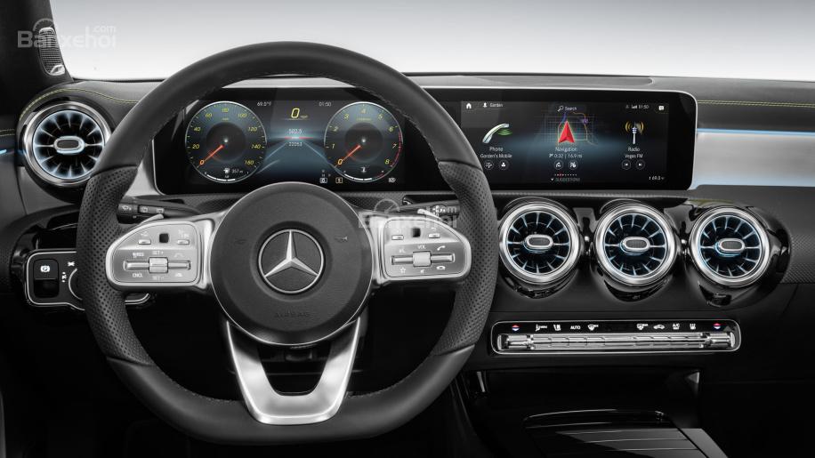 Đánh giá xe Mercedes-Benz A Class 2019 - màn hình - 1